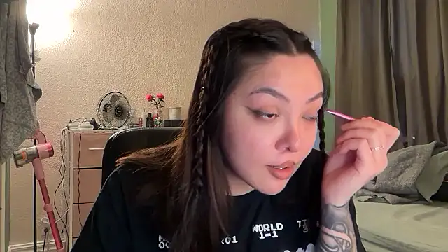 nativepumpkin95 online show from 12/15/25, 06:56