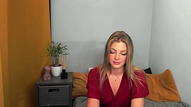 Snapshot of LilyBlondee chatting on 02/01/25, 11:54 LilyBlondee online show from 02/01/25, 11:54
