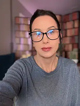 Snapshot of Fiona_Kent_ chatting on 02/16/25, 01:58 Fiona Kent online show from 02/16/25, 01:58