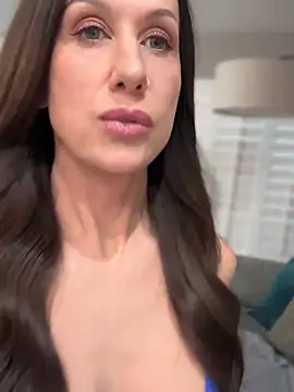 Snapshot of Fiona_Kent_ chatting on 03/20/25, 09:24 Fiona Kent online show from 03/20/25, 09:24