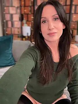 Snapshot of Fiona_Kent_ chatting on 01/18/26, 01:42 Fiona Kent online show from 01/18/26, 01:42