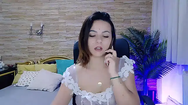 PlayfulElla online show from 02/25/25, 10:04