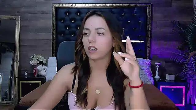 PlayfulElla online show from 10/08/25, 04:54