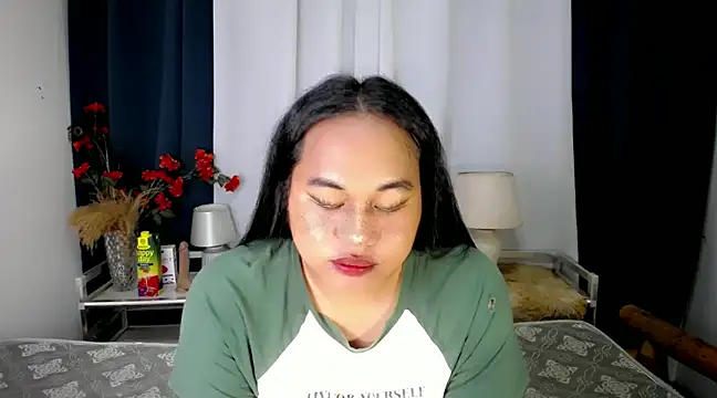 Snapshot of bettina_love chatting on 12/03/24, 11:33 bettina love online show from 12/03/24, 11:33