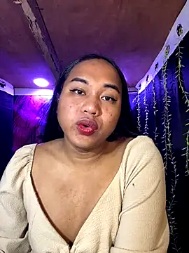 Snapshot of bettina_love chatting on 11/18/25, 04:50 bettina love online show from 11/18/25, 04:50