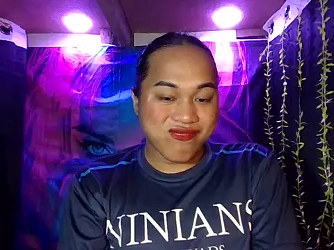 Snapshot of bettina_love chatting on 11/20/25, 10:20 bettina love online show from 11/20/25, 10:20