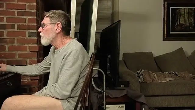 Snapshot of CDforU chatting on 12/18/25, 03:23 CDforU online show from 12/18/25, 03:23