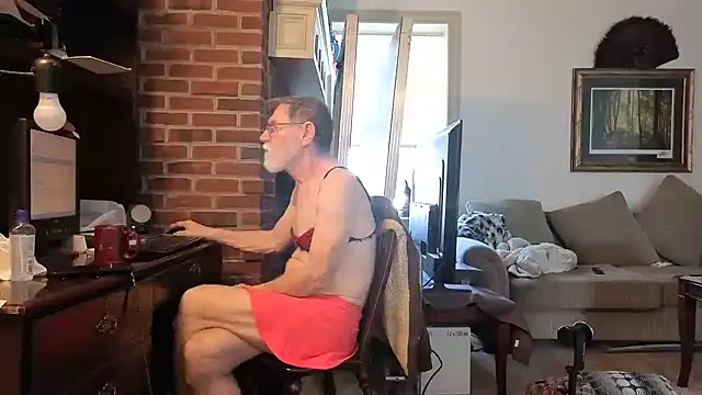 Snapshot of CDforU chatting on 12/19/25, 04:14 CDforU online show from 12/19/25, 04:14