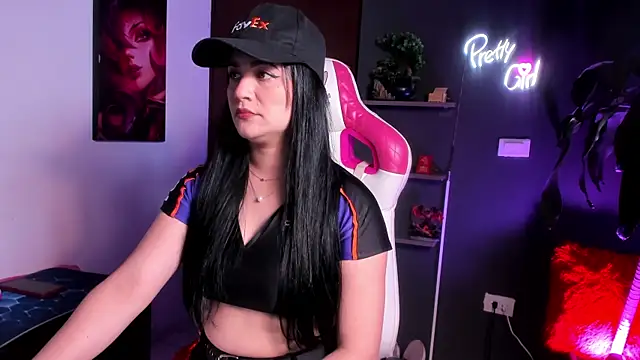 Snapshot of Emilyjhonson_01 chatting on 10/22/25, 01:22 Emilyjhonson 01 online show from 10/22/25, 01:22