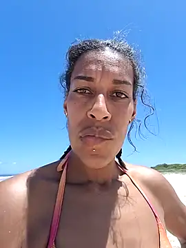 Snapshot of Goldenlace chatting on 12/12/24, 02:37 Goldenlace online show from 12/12/24, 02:37