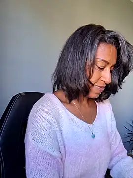 Snapshot of Goldenlace chatting on 01/13/25, 01:28 Goldenlace online show from 01/13/25, 01:28