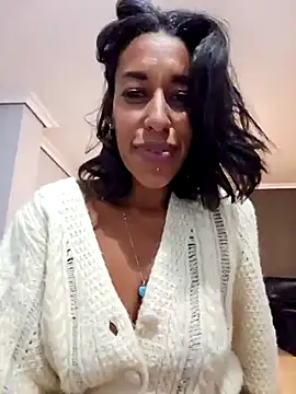 Snapshot of Goldenlace chatting on 01/18/25, 08:19 Goldenlace online show from 01/18/25, 08:19