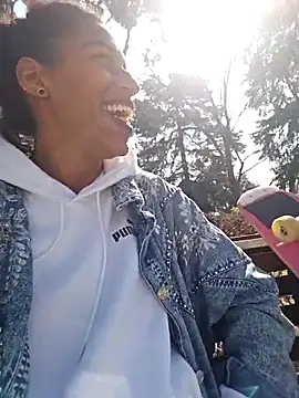 Snapshot of Goldenlace chatting on 02/20/25, 11:42 Goldenlace online show from 02/20/25, 11:42