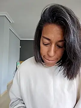 Snapshot of Goldenlace chatting on 03/13/25, 12:13 Goldenlace online show from 03/13/25, 12:13