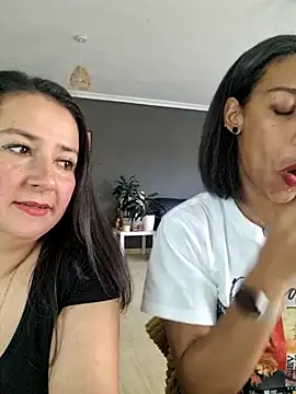 Snapshot of Goldenlace chatting on 03/18/25, 11:30 Goldenlace online show from 03/18/25, 11:30