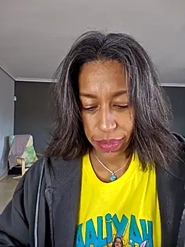 Snapshot of Goldenlace chatting on 03/20/25, 01:59 Goldenlace online show from 03/20/25, 01:59