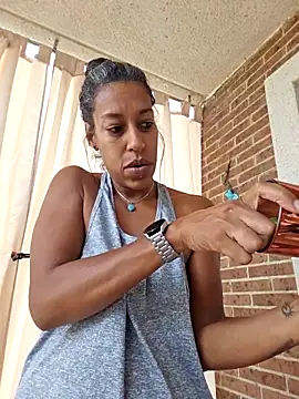 Snapshot of Goldenlace chatting on 09/20/25, 09:21 Goldenlace online show from 09/20/25, 09:21