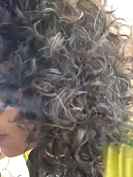 Snapshot of Goldenlace chatting on 10/02/25, 11:50 Goldenlace online show from 10/02/25, 11:50