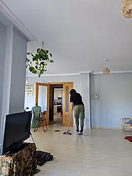 Snapshot of Goldenlace chatting on 10/16/25, 10:27 Goldenlace online show from 10/16/25, 10:27