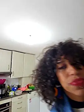 Snapshot of Goldenlace chatting on 10/20/25, 03:34 Goldenlace online show from 10/20/25, 03:34