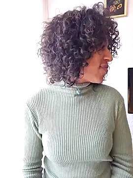 Snapshot of Goldenlace chatting on 10/29/25, 11:23 Goldenlace online show from 10/29/25, 11:23