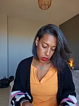 Snapshot of Goldenlace chatting on 11/03/25, 11:22 Goldenlace online show from 11/03/25, 11:22