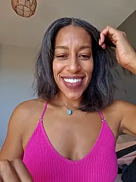 Snapshot of Goldenlace chatting on 11/04/25, 02:05 Goldenlace online show from 11/04/25, 02:05