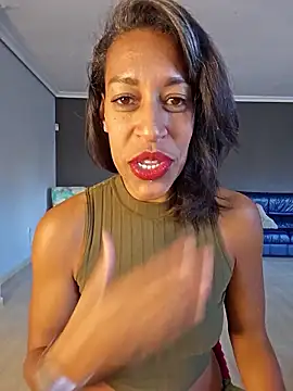 Snapshot of Goldenlace chatting on 11/17/25, 09:48 Goldenlace online show from 11/17/25, 09:48