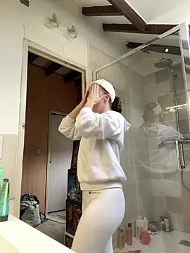 Snapshot of Daisy_Michto_Officiel chatting on 02/07/25, 10:08 Daisy Michto Officiel online show from 02/07/25, 10:08