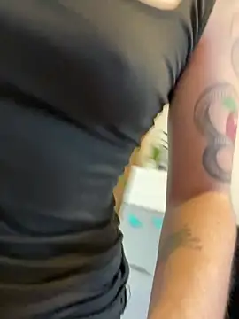 Snapshot of Daisy_Michto_Officiel chatting on 02/13/25, 08:59 Daisy Michto Officiel online show from 02/13/25, 08:59