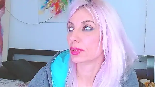 HoneyLara online show from 02/25/25, 05:08