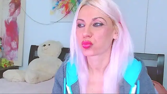 HoneyLara online show from 11/28/25, 08:11