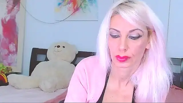 HoneyLara online show from 12/16/25, 12:15