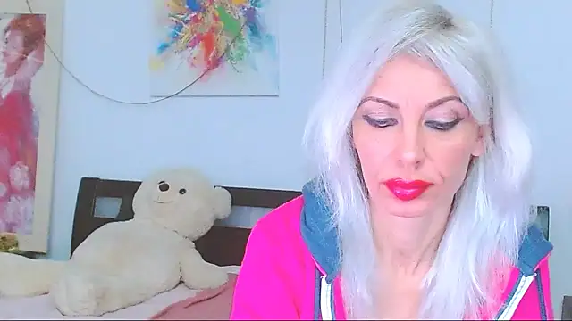 HoneyLara online show from 12/21/25, 10:28