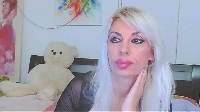 Snapshot of HoneyLara chatting on 04/11/26, 09:30 HoneyLara online show from 04/11/26, 09:30