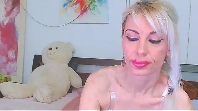 Snapshot of HoneyLara chatting on 04/17/26, 08:45 HoneyLara online show from 04/17/26, 08:45