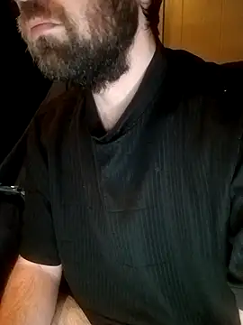 Snapshot of ShadowyTube chatting on 01/14/26, 06:19 ShadowyTube online show from 01/14/26, 06:19