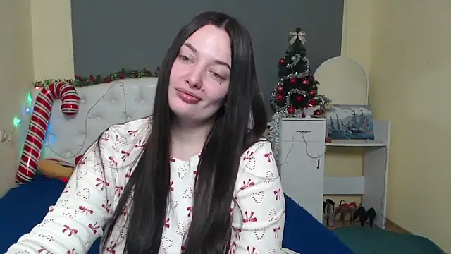 Snapshot of MilanaPrice chatting on 12/22/25, 08:28 MilanaPrice online show from 12/22/25, 08:28