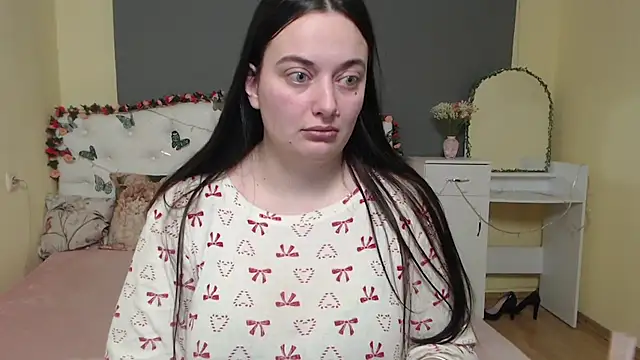 Snapshot of MilanaPrice chatting on 02/20/26, 07:47 MilanaPrice online show from 02/20/26, 07:47