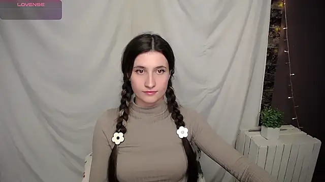 Snapshot of MaryEm976 chatting on 12/03/24, 11:01 MaryEm976 online show from 12/03/24, 11:01