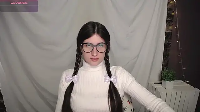 Snapshot of MaryEm976 chatting on 12/05/24, 07:05 MaryEm976 online show from 12/05/24, 07:05