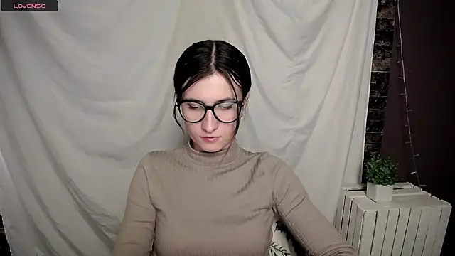 Snapshot of MaryEm976 chatting on 12/06/24, 11:54 MaryEm976 online show from 12/06/24, 11:54