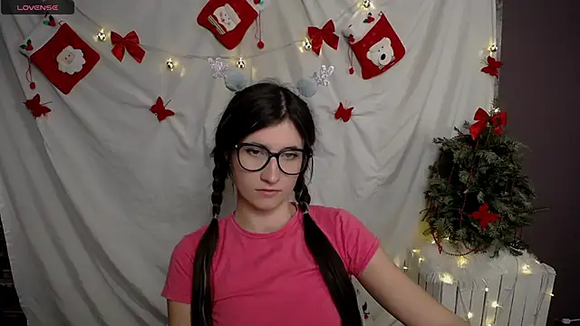 Snapshot of MaryEm976 chatting on 12/10/24, 09:23 MaryEm976 online show from 12/10/24, 09:23