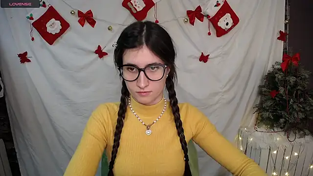 Snapshot of MaryEm976 chatting on 12/14/24, 12:44 MaryEm976 online show from 12/14/24, 12:44