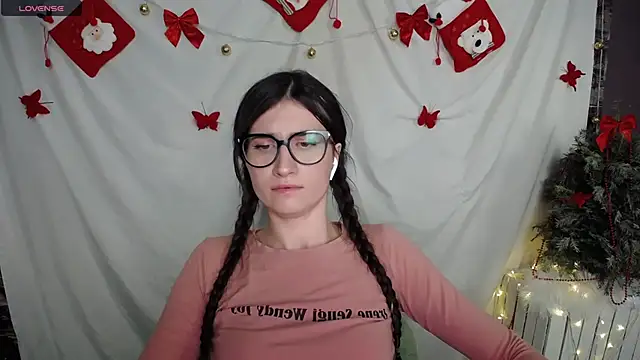 Snapshot of MaryEm976 chatting on 12/20/24, 09:00 MaryEm976 online show from 12/20/24, 09:00