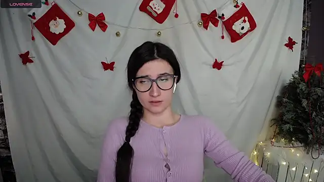 Snapshot of MaryEm976 chatting on 12/21/24, 09:33 MaryEm976 online show from 12/21/24, 09:33