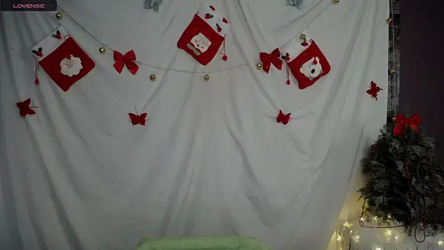 Snapshot of MaryEm976 chatting on 12/22/24, 09:00 MaryEm976 online show from 12/22/24, 09:00