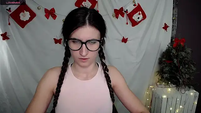 Snapshot of MaryEm976 chatting on 12/23/24, 09:05 MaryEm976 online show from 12/23/24, 09:05