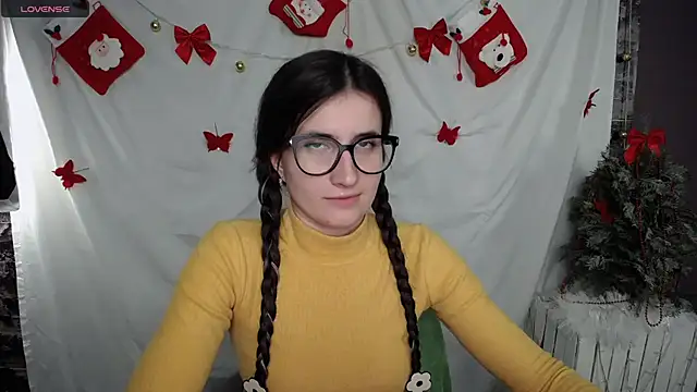 Snapshot of MaryEm976 chatting on 12/24/24, 12:00 MaryEm976 online show from 12/24/24, 12:00