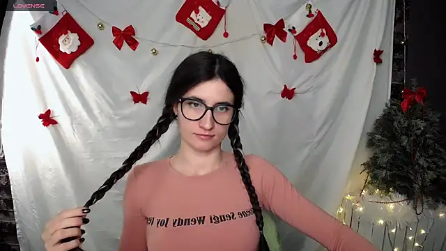 Snapshot of MaryEm976 chatting on 12/30/24, 10:10 MaryEm976 online show from 12/30/24, 10:10